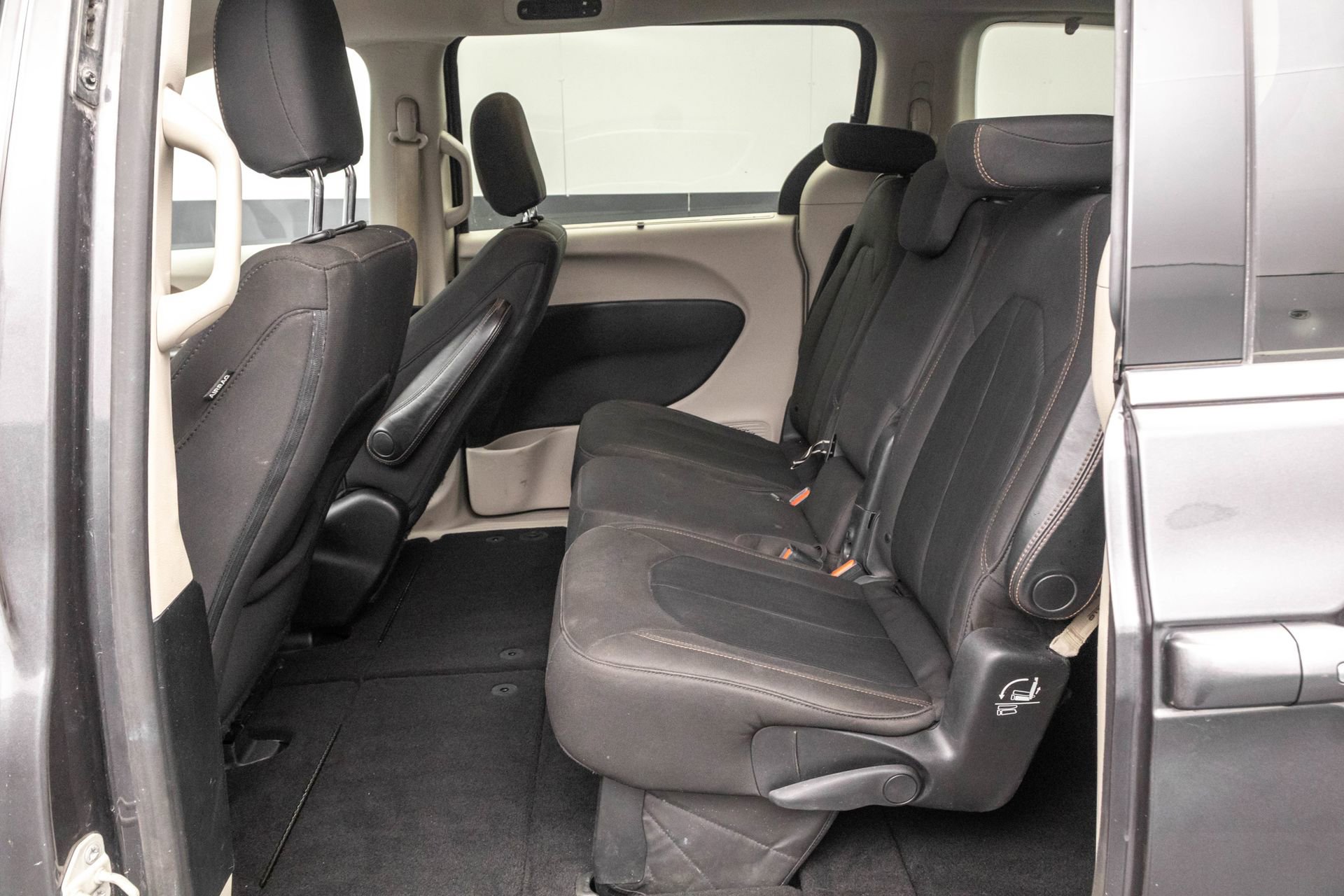 Used 2019 Chrysler Pacifica Touring Plus w/ Tire & Wheel Group image 29