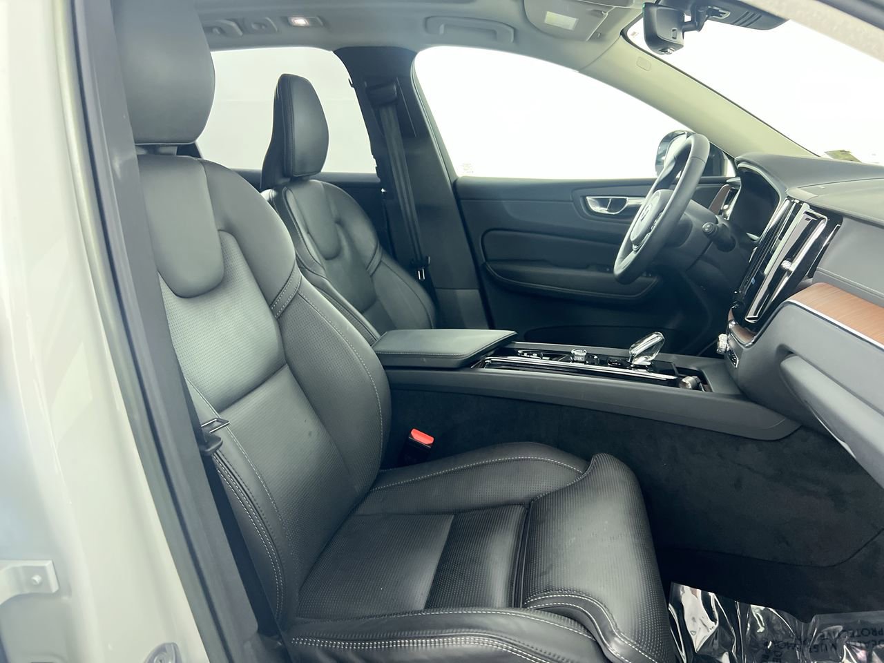 Used 2023 Volvo XC60 B5 Ultimate w/ Protection Package Premier FWD image 27