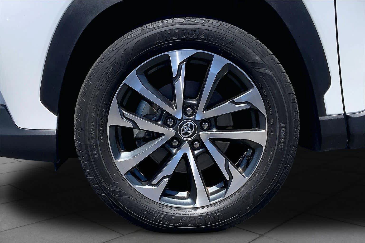 Certified 2025 Toyota Corolla Cross XLE w/ Convenience Package FWD image 10