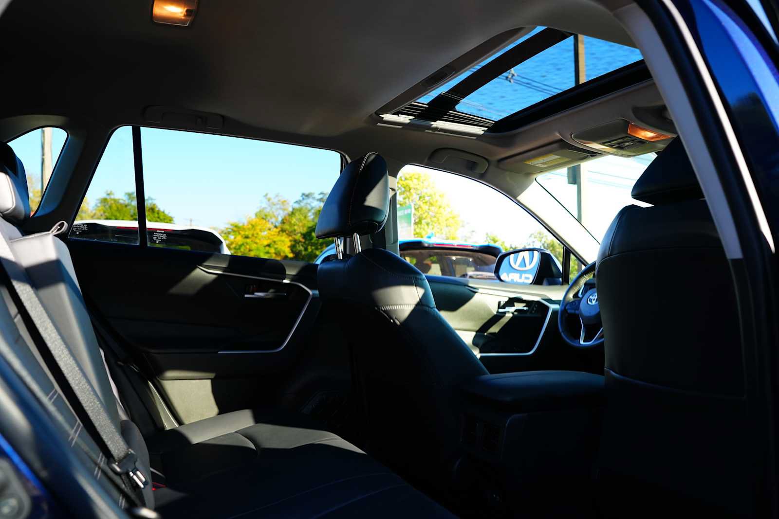 Used 2021 Toyota RAV4 XLE Premium AWD/4WD image 33