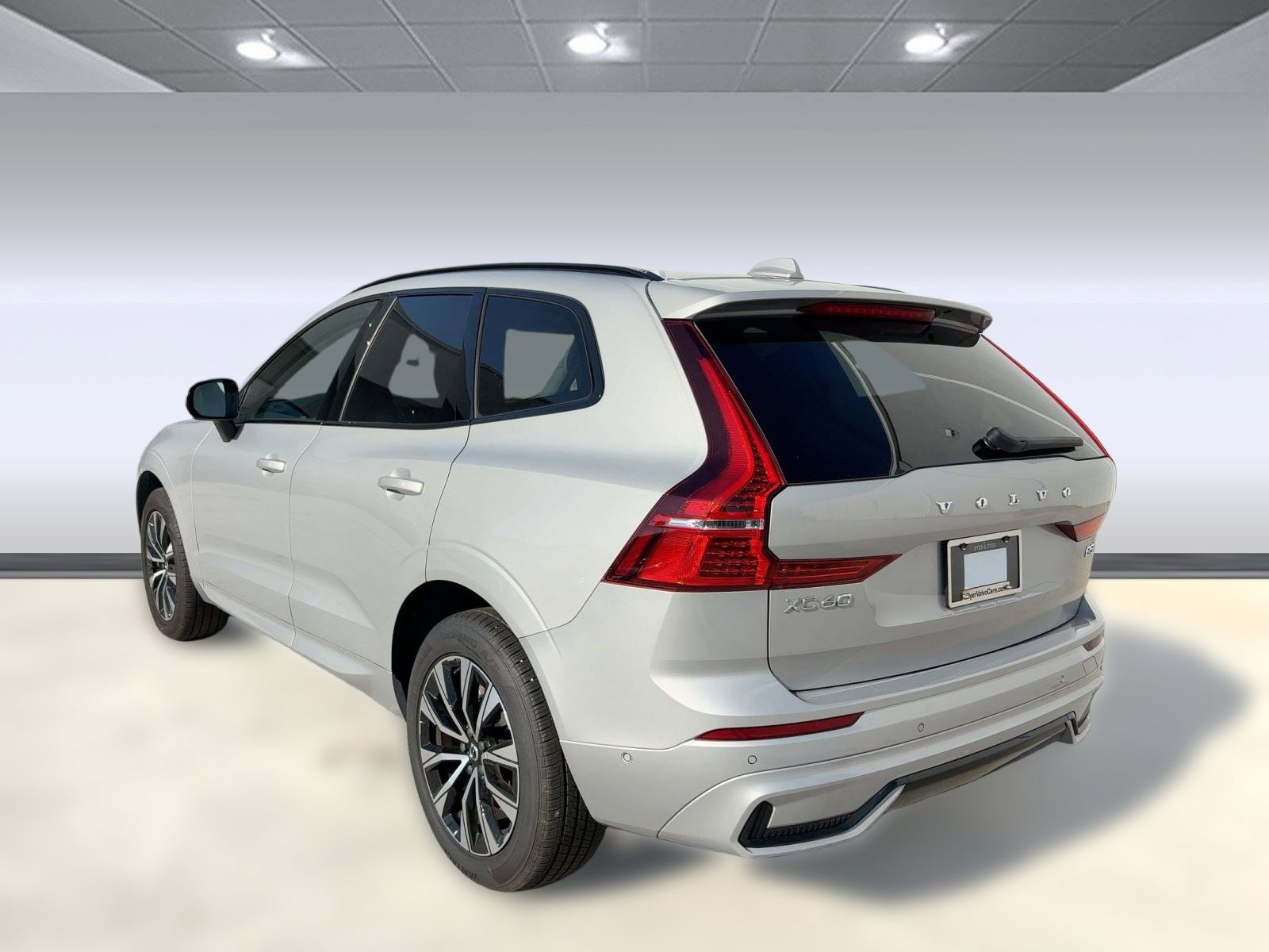 Certified 2025 Volvo XC60 B5 Plus image 3