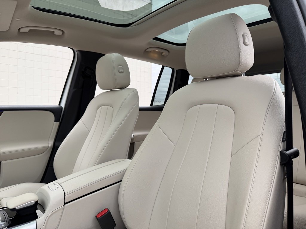 Used 2023 Mercedes-Benz GLB 250 4MATIC image 5