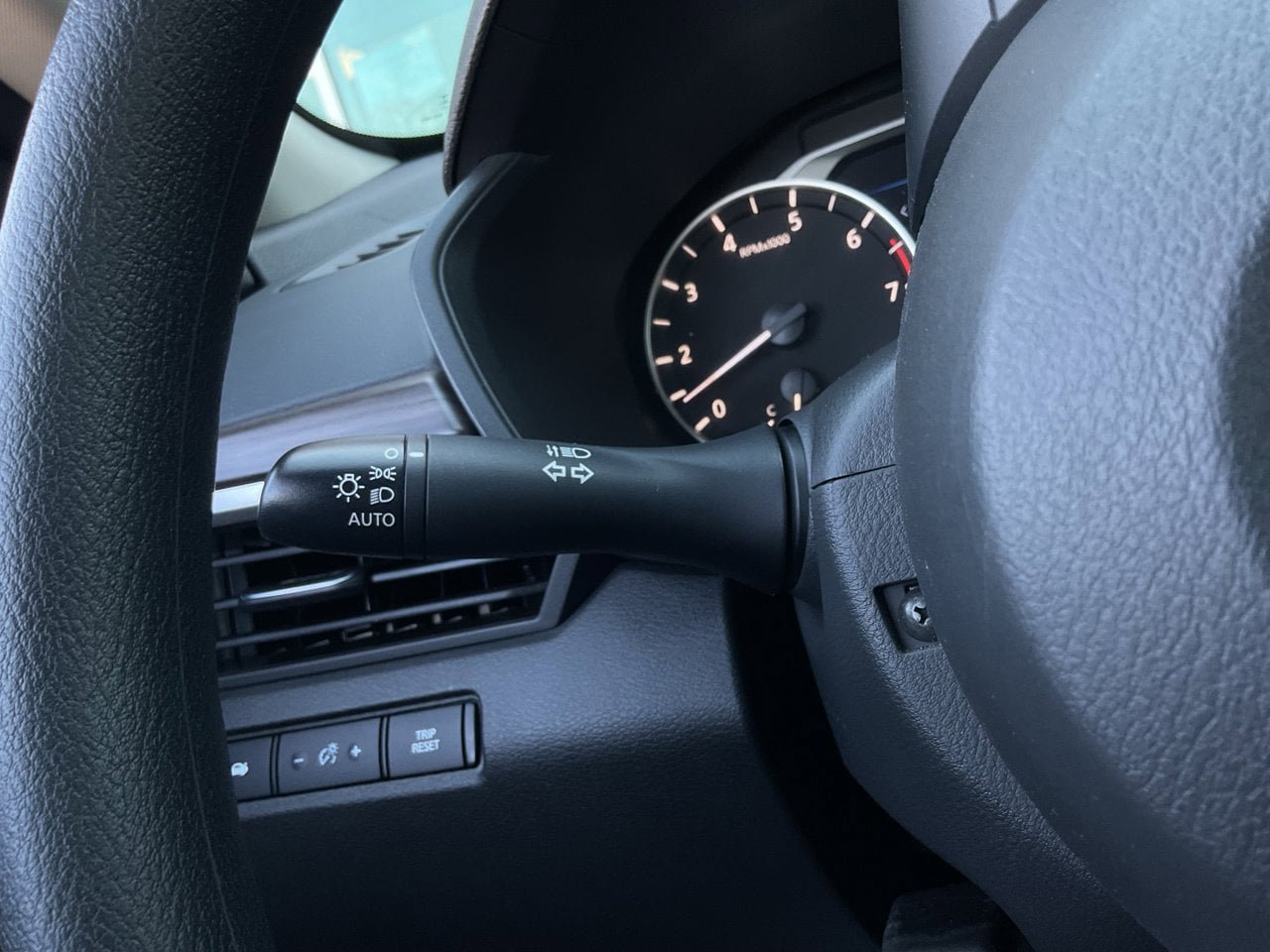 Used 2025 Nissan Altima 2.5 SV FWD image 31