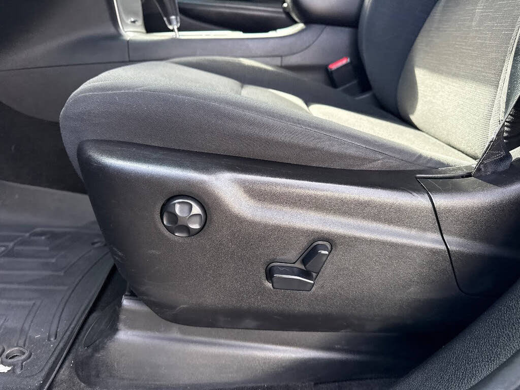 Used 2013 Jeep Grand Cherokee Laredo AWD/4WD image 17
