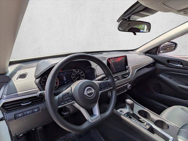 Used 2025 Nissan Altima 2.5 SV FWD image 10