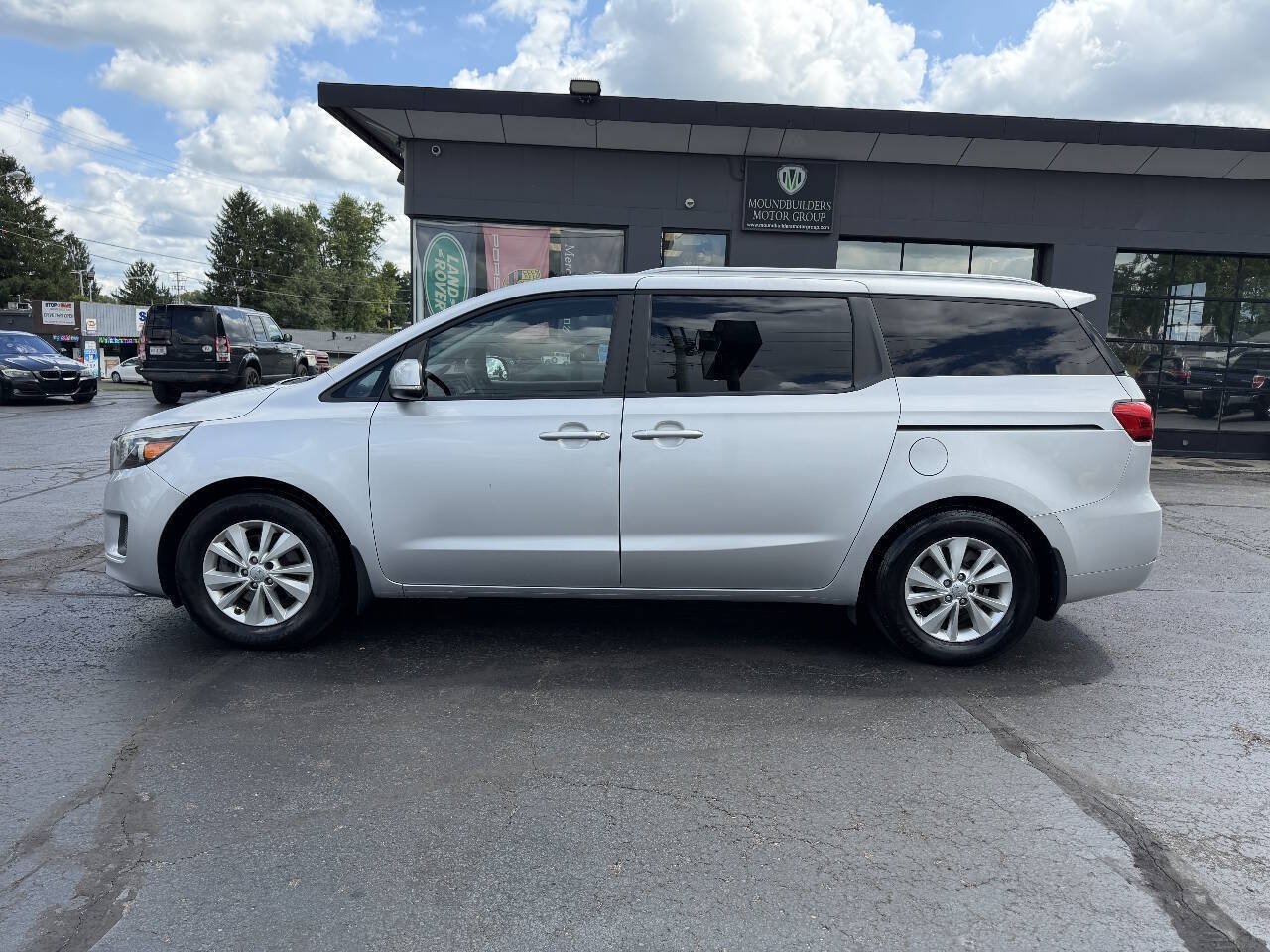 Used 2016 Kia Sedona LX w/ Option Group 020 FWD image 3