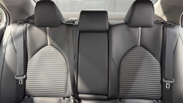 Used 2022 Toyota Camry SE image 31