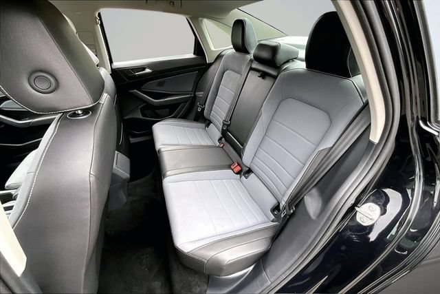 Used 2025 Volkswagen Jetta SE FWD image 21