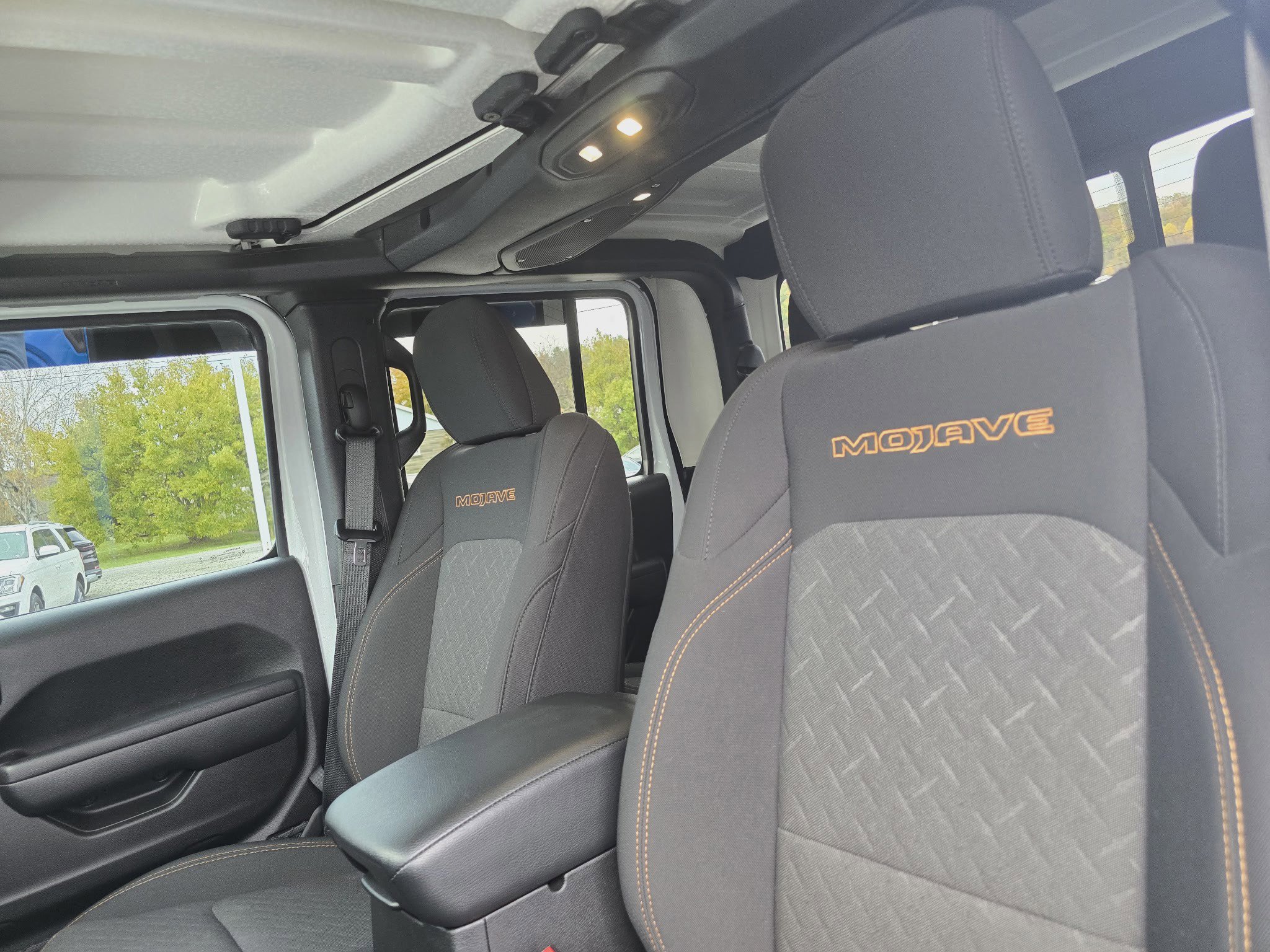 Used 2024 Jeep Gladiator Mojave w/ Technology Group image 13