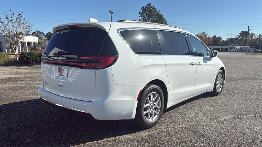 Used 2022 Chrysler Pacifica Touring-L image 8