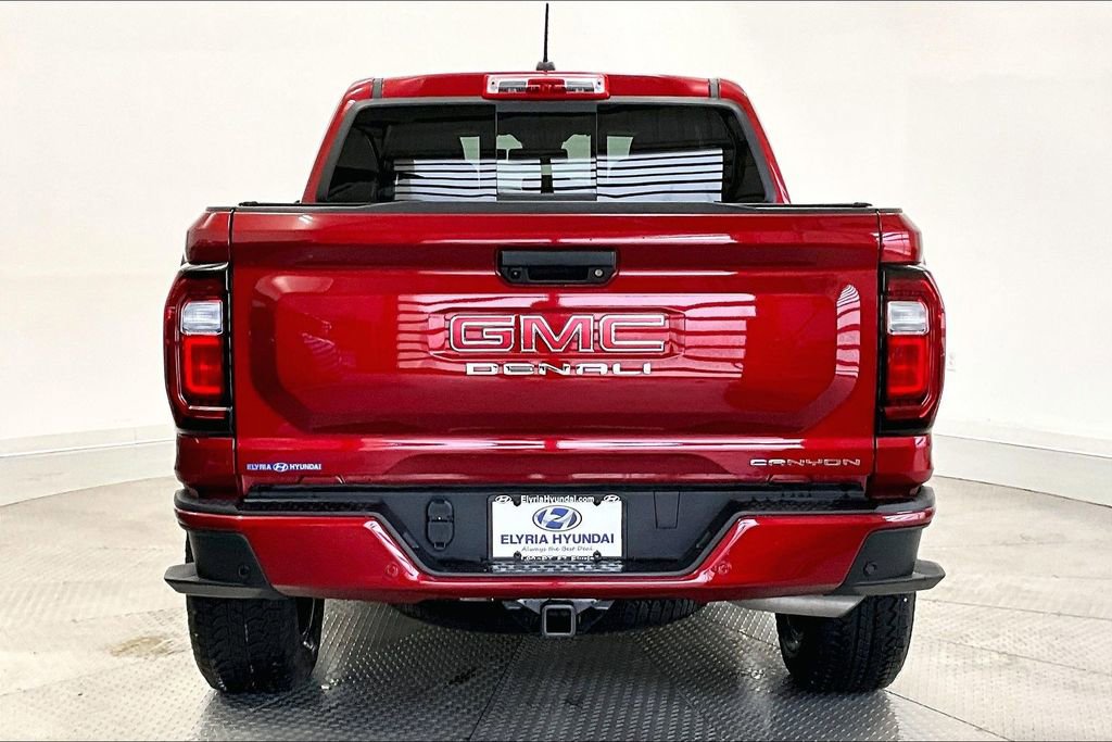 Used 2025 GMC Canyon Denali image 4