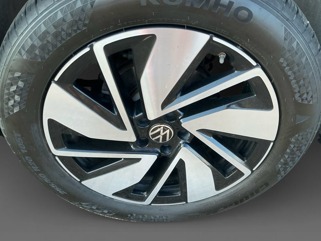 Used 2025 Volkswagen Atlas SE AWD/4WD image 14