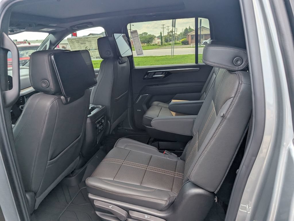 New 2026 Chevrolet Suburban High Country AWD/4WD image 10