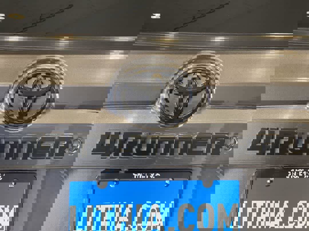 Used 2015 Toyota 4Runner SR5 image 11