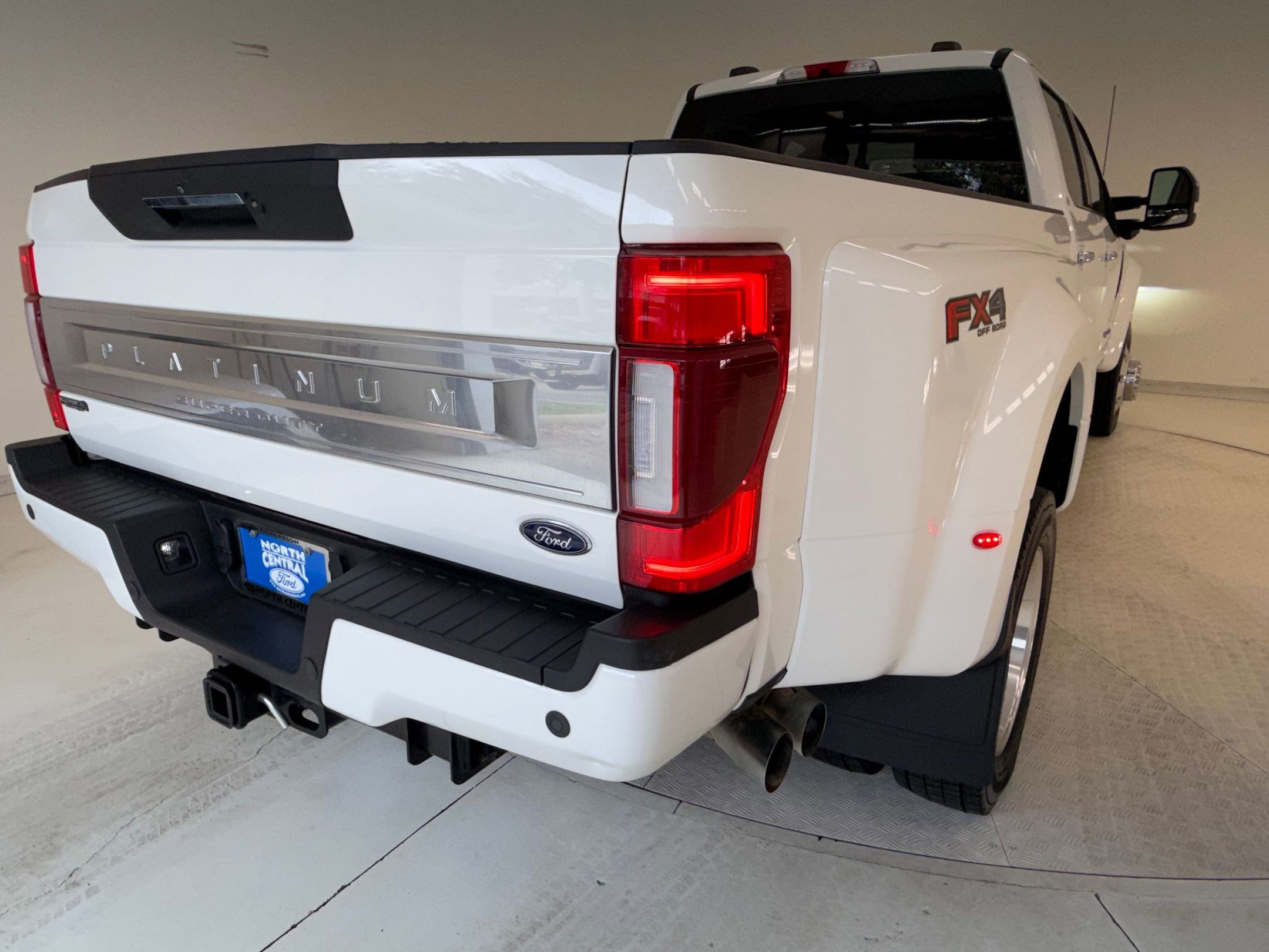 Certified 2022 Ford F450 Platinum w/ FX4 Off-Road Package image 33