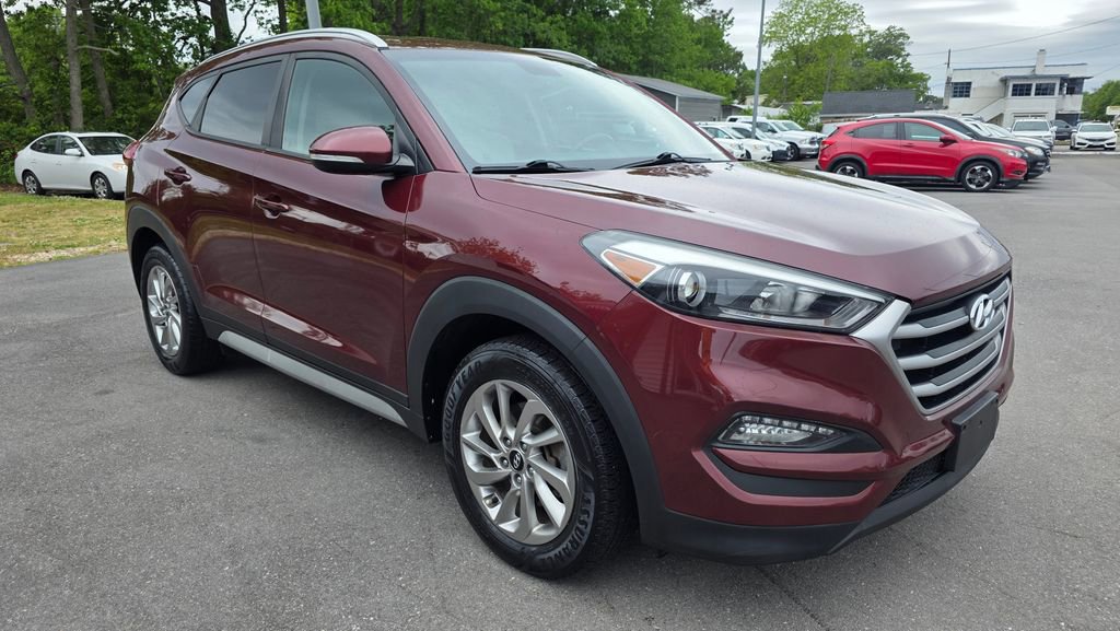 Used 2017 Hyundai Tucson SE Plus w/ Cargo Package FWD image 3