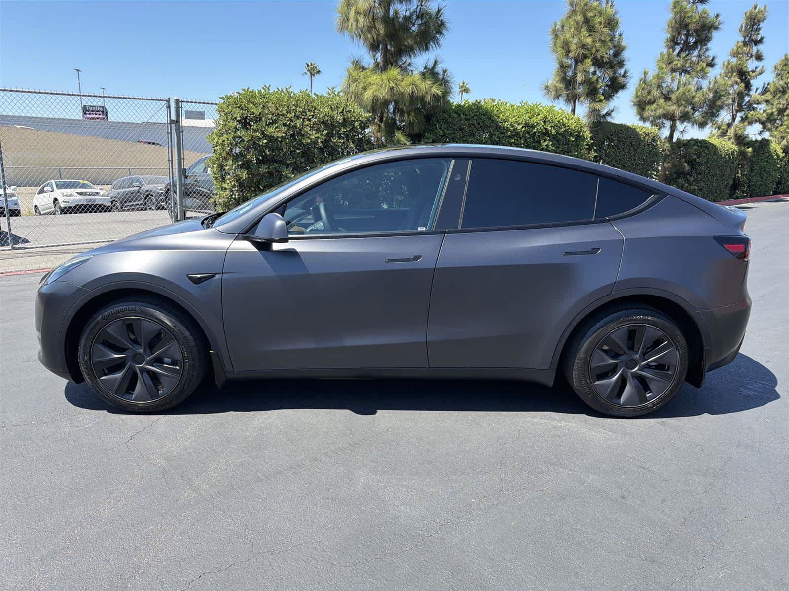 Used 2025 Tesla Model Y Long Range AWD/4WD image 3