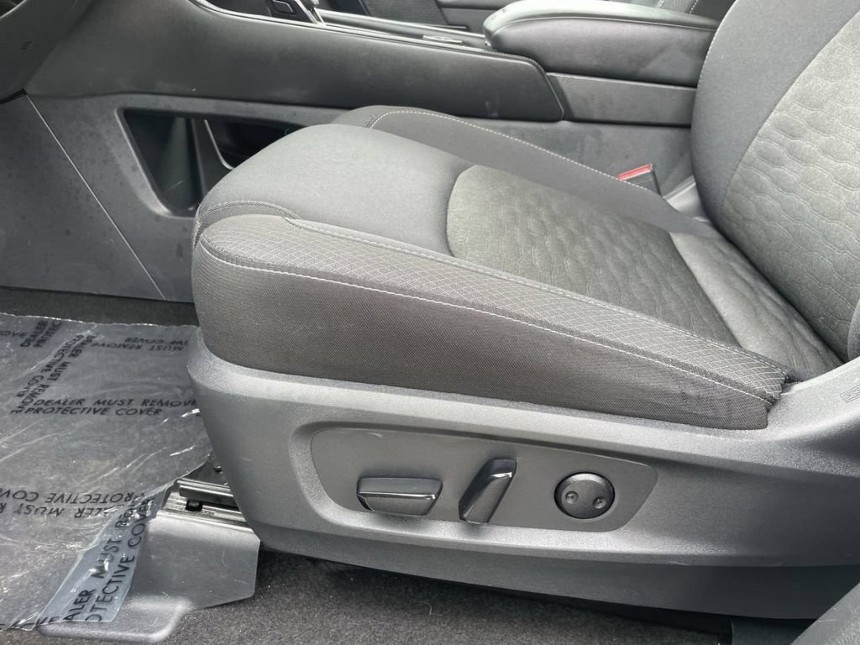 Used 2025 Nissan Pathfinder SV AWD/4WD image 17