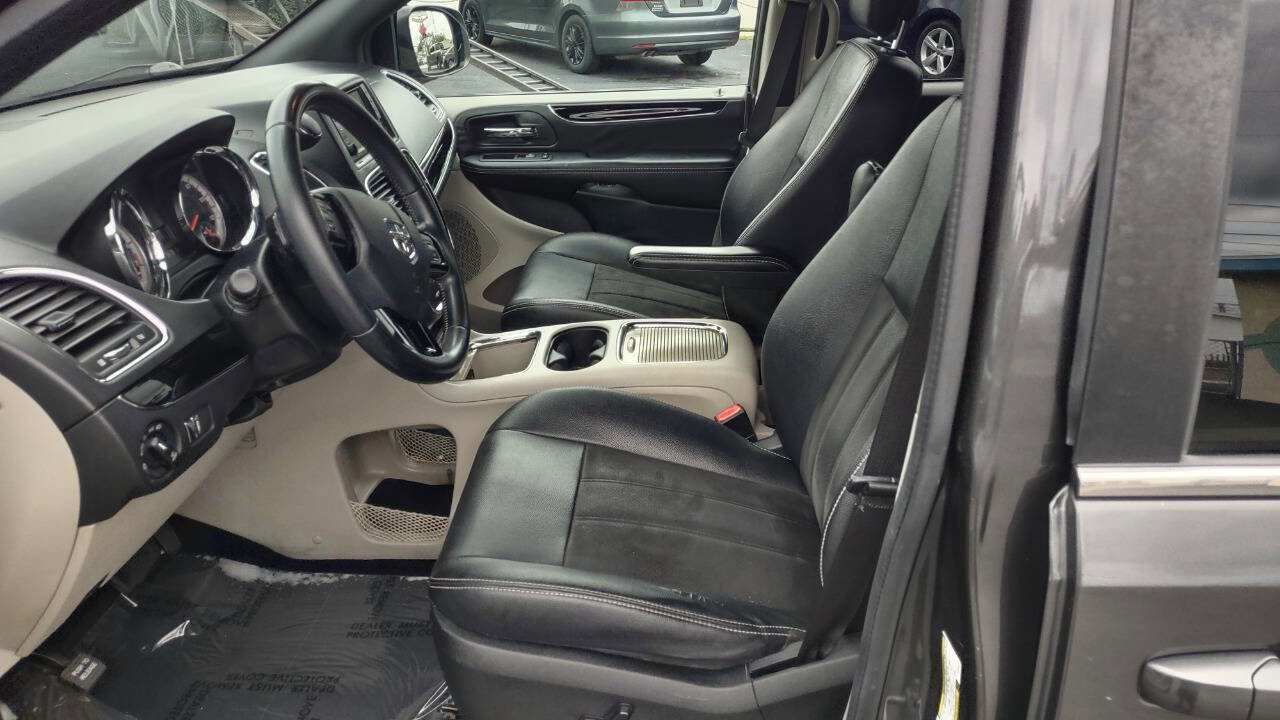 Used 2019 Dodge Grand Caravan SXT image 11