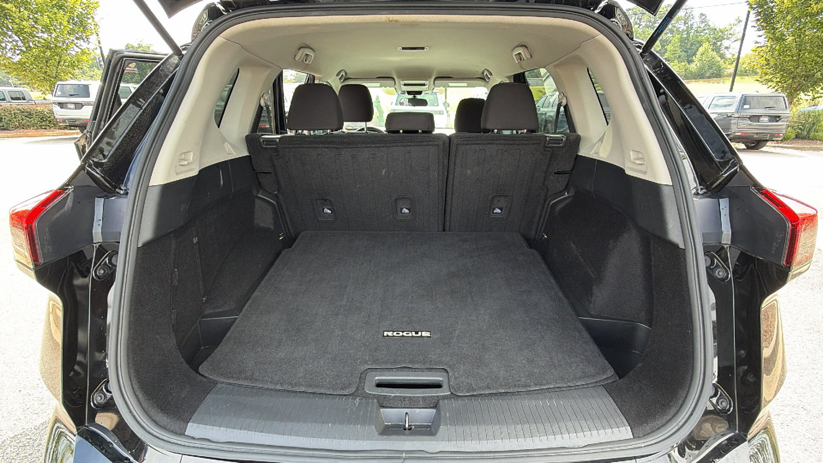 Used 2024 Nissan Rogue S AWD/4WD image 13