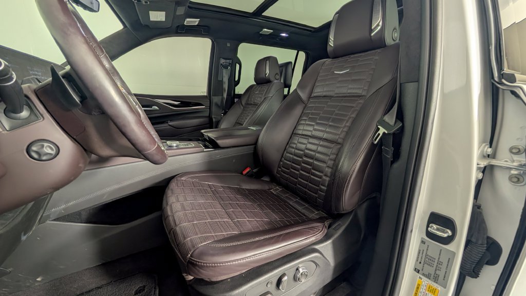 Used 2023 Cadillac Escalade ESV Sport Platinum w/ LPO, ONYX Package AWD/4WD image 7