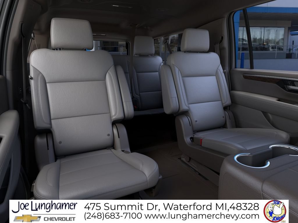 New 2026 Chevrolet Suburban LT w/ Comfort Package AWD/4WD image 18