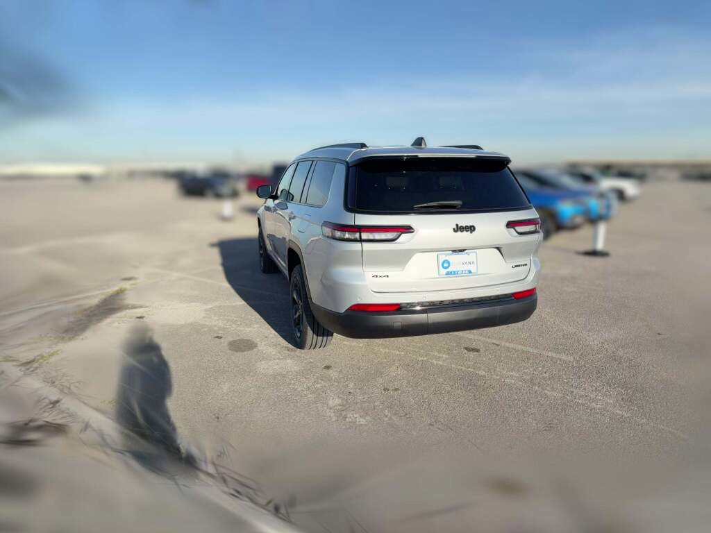 New 2025 Jeep Grand Cherokee L Limited w/ Black Appearance Package image 9