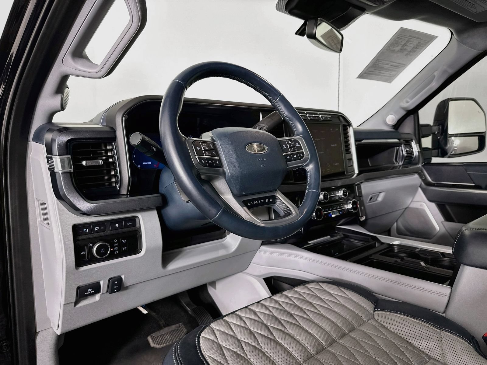 Used 2023 Ford F350 Limited w/ FX4 Off-Road Package AWD/4WD image 10