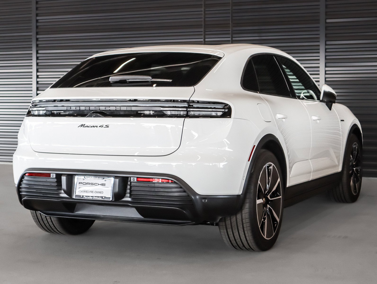 Certified 2025 Porsche Macan 4S Electric image 10