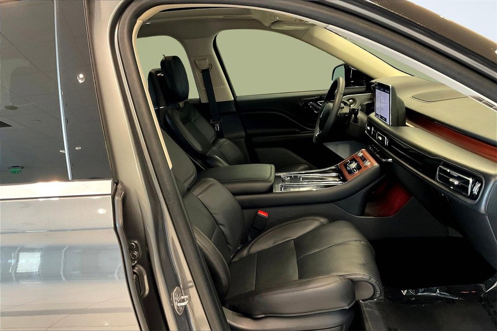 Used 2024 Lincoln Aviator Reserve w/ Equipment Group 201A image 7