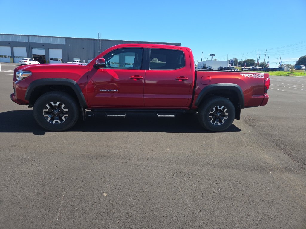 Used 2019 Toyota Tacoma TRD Off-Road AWD/4WD image 10