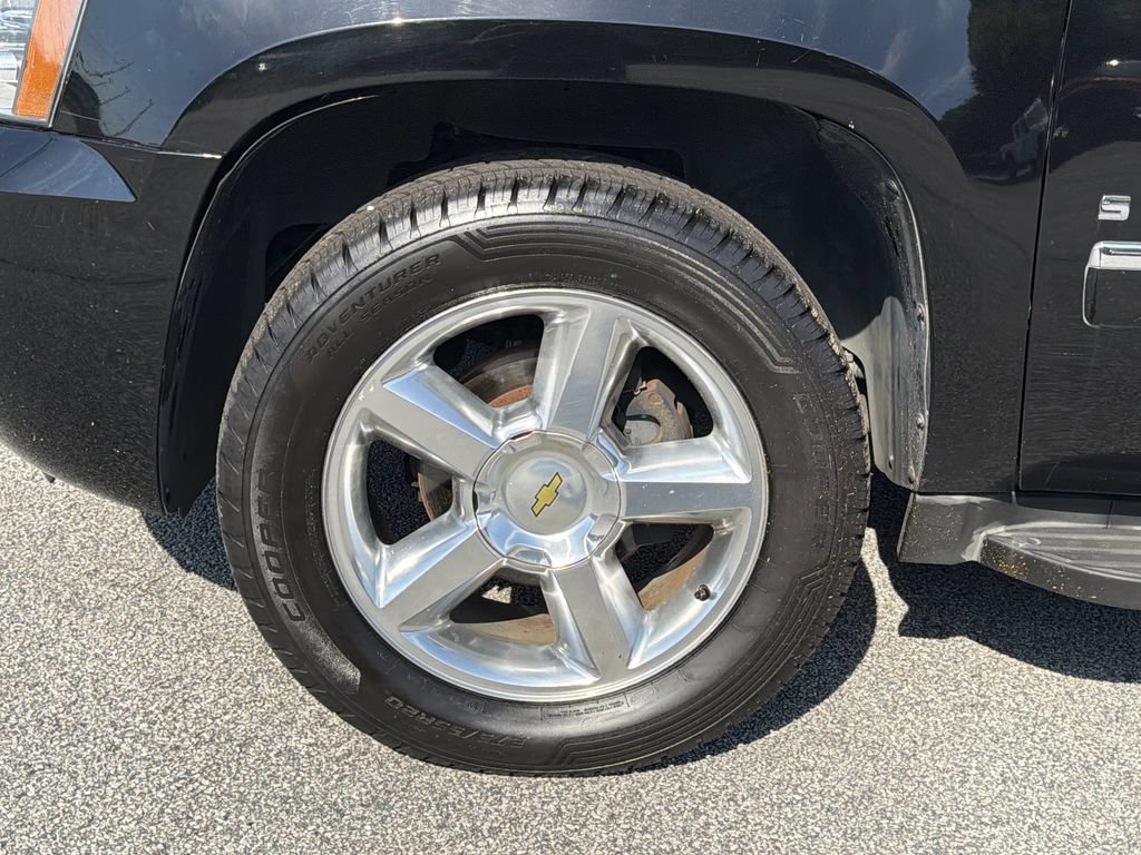 Used 2012 Chevrolet Suburban LTZ RWD image 10