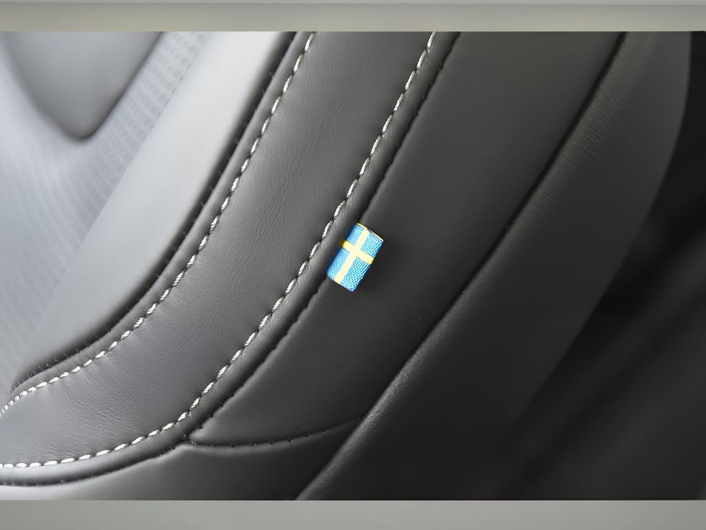 Certified 2025 Volvo XC60 B5 Ultra w/ Protection Package Premier image 39