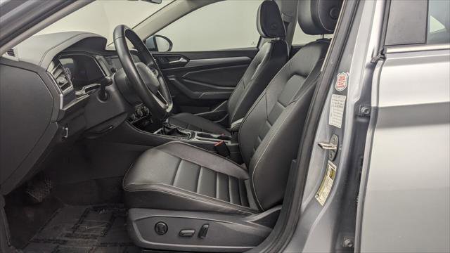 Used 2024 Volkswagen Jetta SE FWD image 13