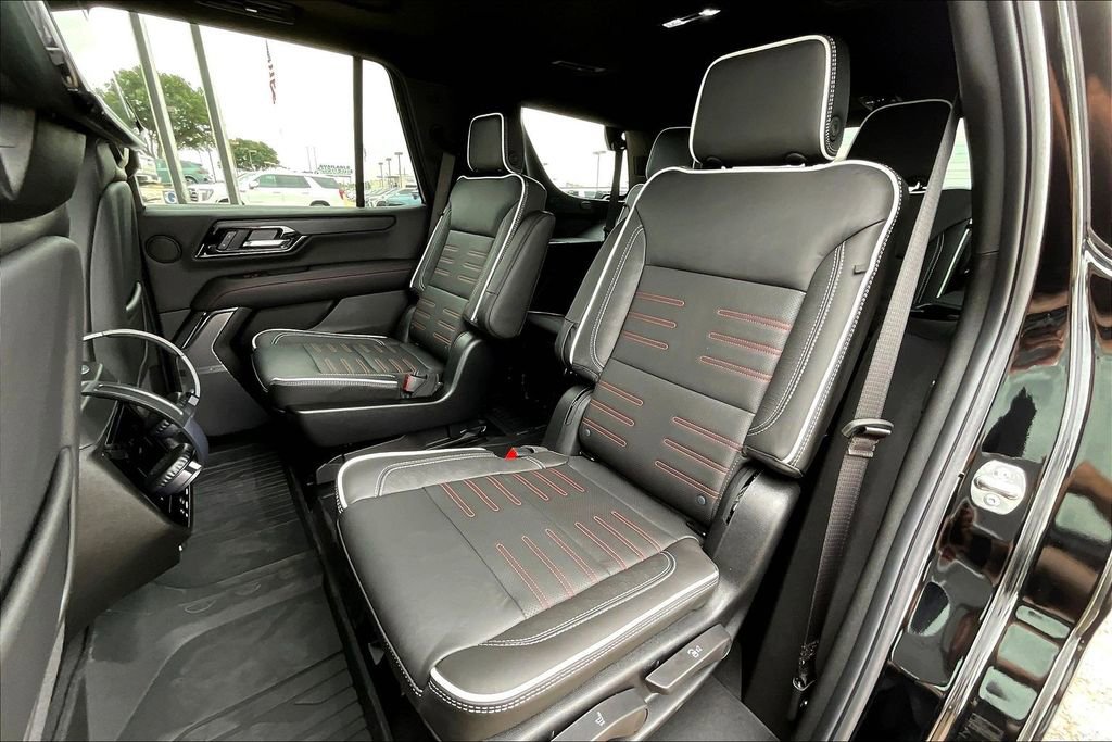 New 2026 GMC Yukon AT4 Ultimate w/ LPO, Floor Liner Package AWD/4WD image 18