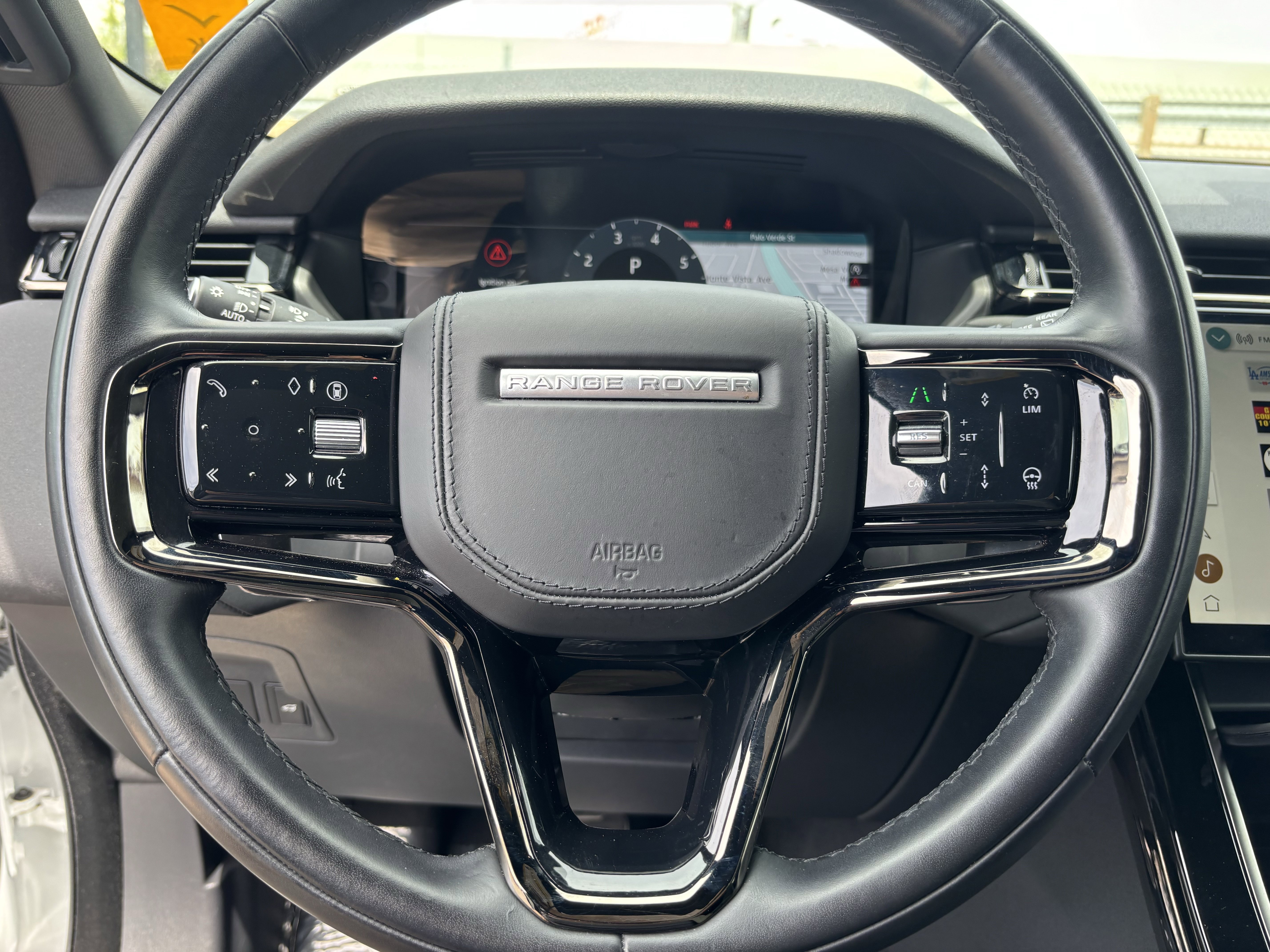 Used 2025 Land Rover Range Rover Velar Dynamic SE image 28