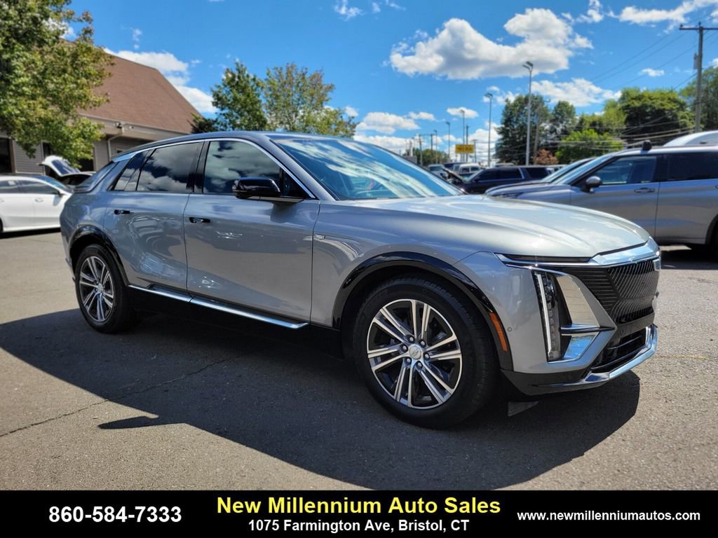 Used 2024 Cadillac Lyriq Luxury w/ LPO, Floor Liner Package image 7