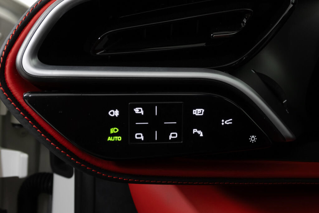 Used 2025 Ferrari 296 GTS RWD image 38