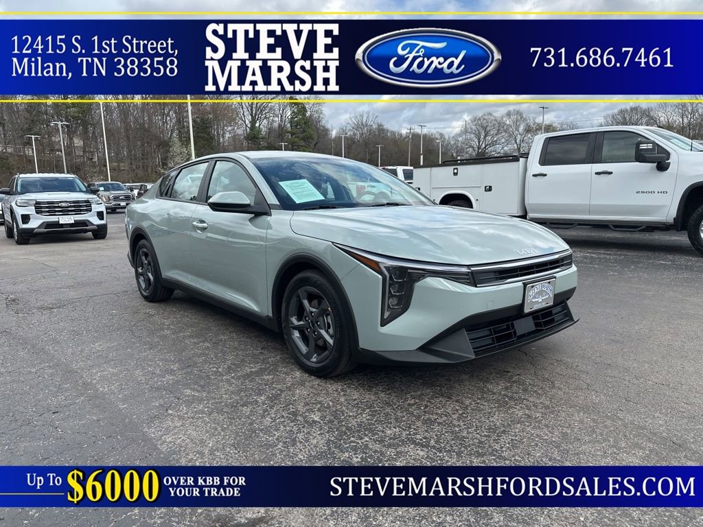 Used 2025 Kia K4 LXS image 1