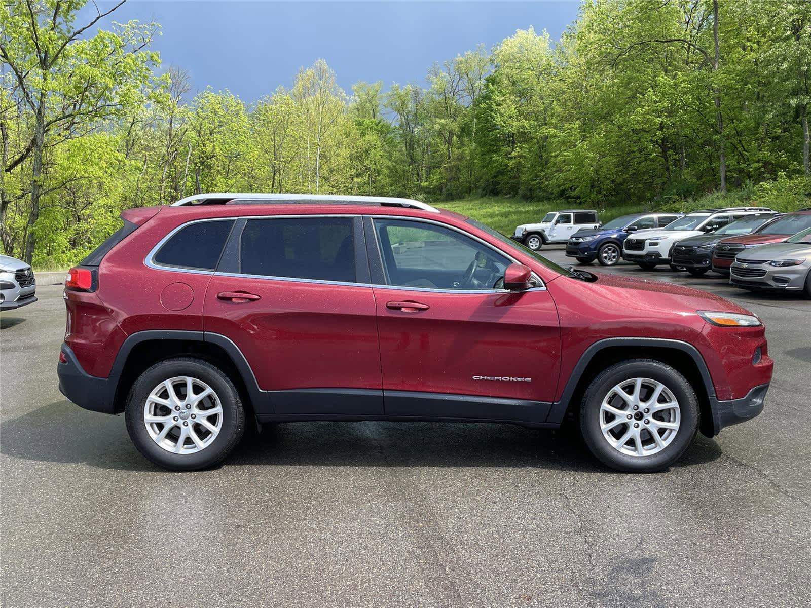 Used 2016 Jeep Cherokee Latitude w/ Comfort/Convenience Group AWD/4WD image 6