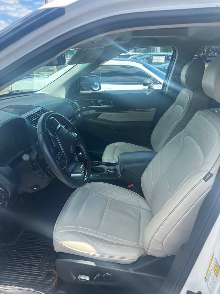 Used 2017 Ford Explorer Platinum AWD/4WD image 4