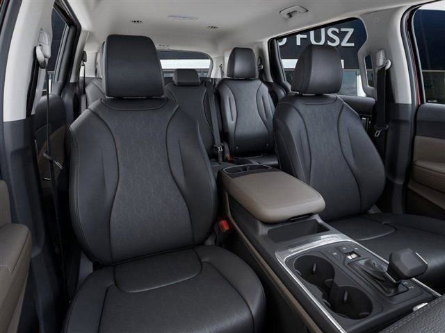 New 2026 Kia Carnival FWD image 15