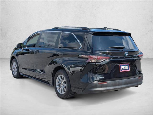 Used 2025 Toyota Sienna XLE FWD image 8