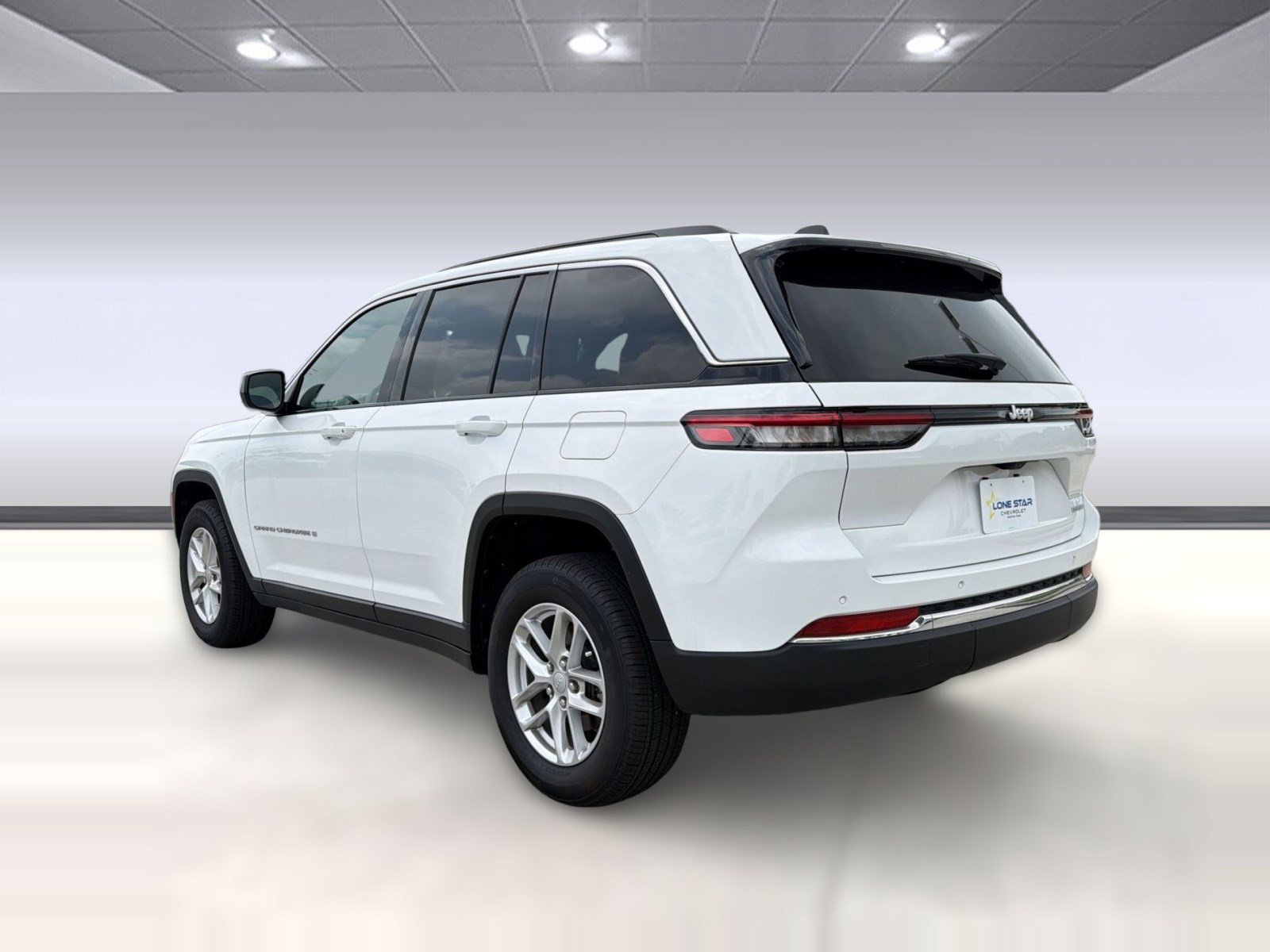 Used 2025 Jeep Grand Cherokee Laredo X RWD image 3