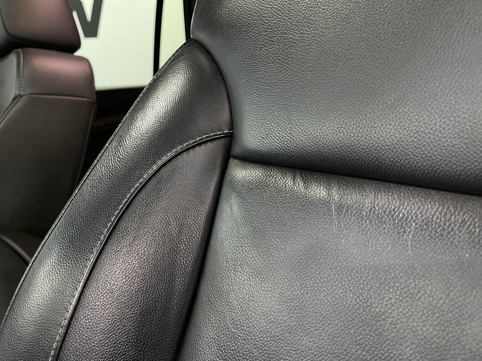 Used 2018 Chevrolet Tahoe LT w/ Luxury Package AWD/4WD image 18