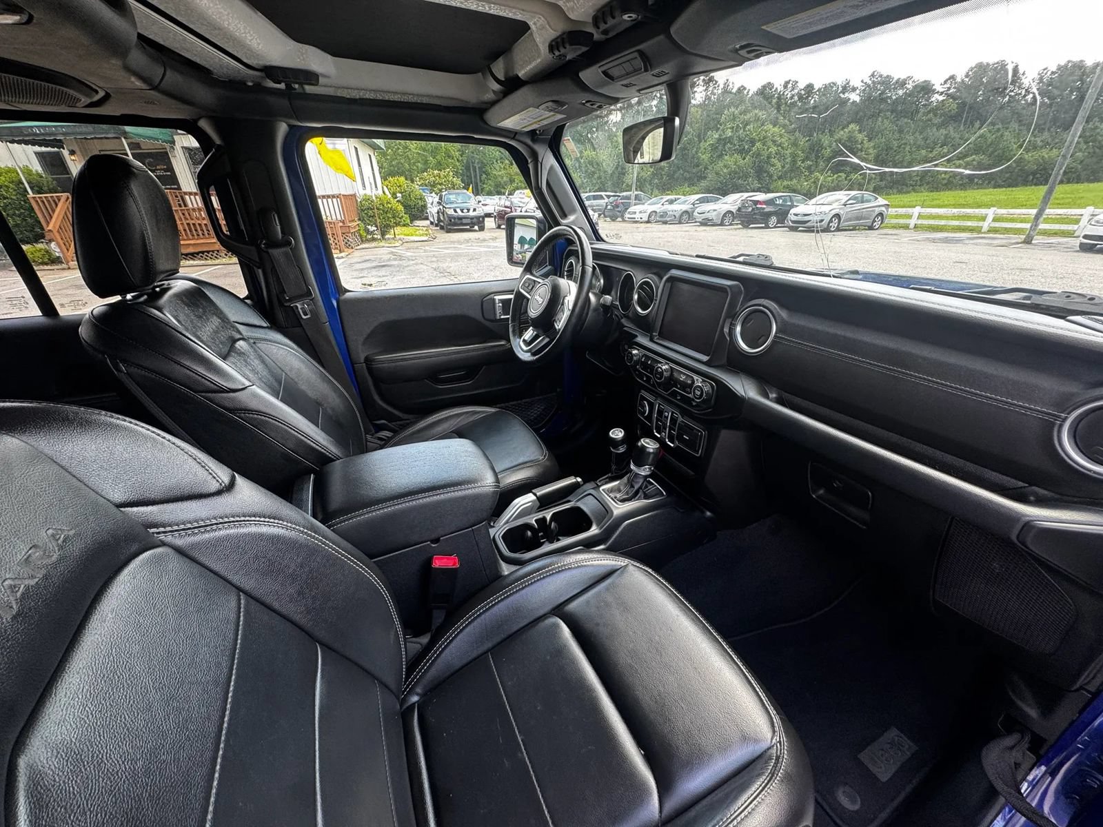 Used 2020 Jeep Wrangler Unlimited Sahara AWD/4WD image 3