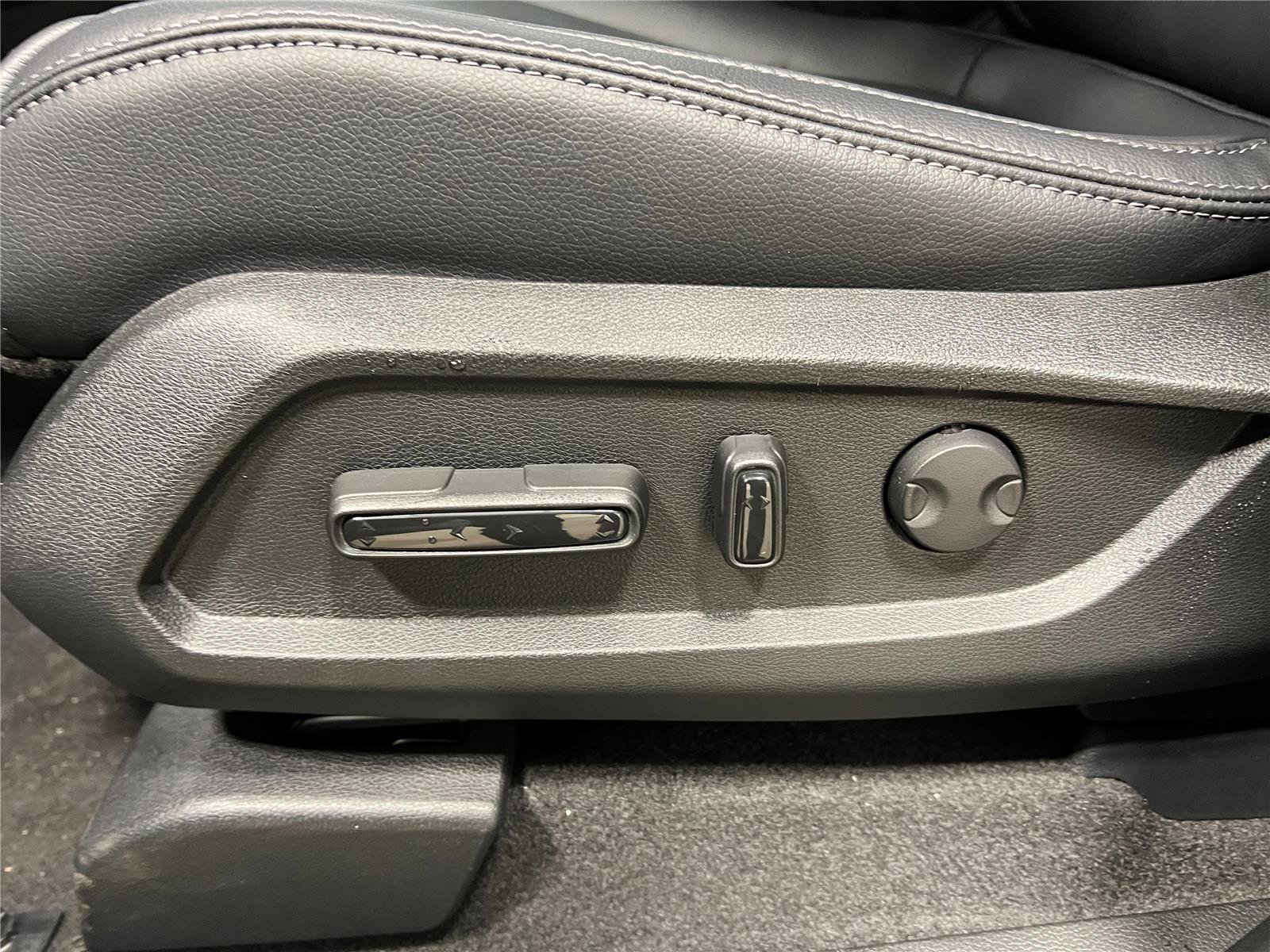 New 2025 Honda Pilot Touring image 16