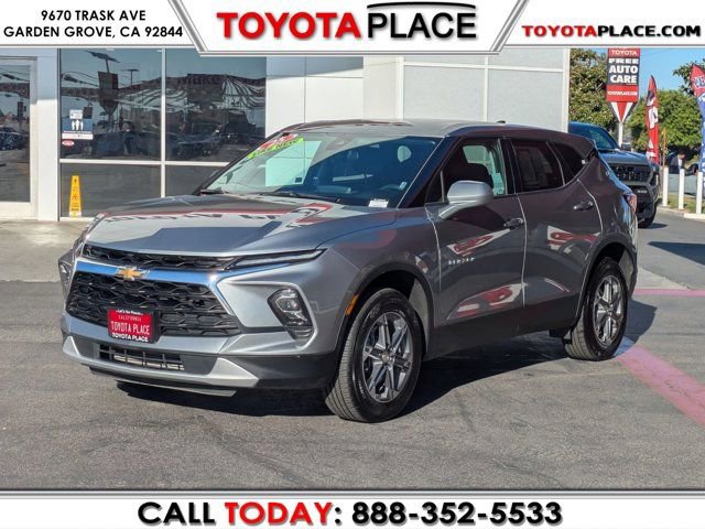 Used 2025 Chevrolet Blazer LT image 1