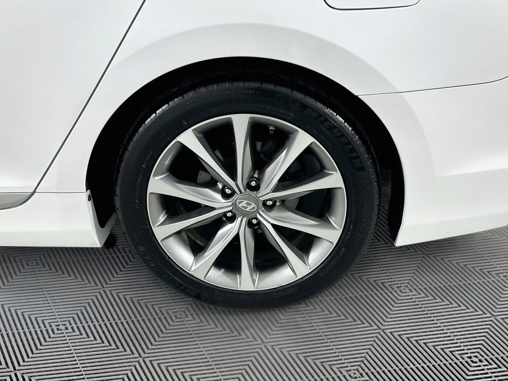 Used 2017 Hyundai Azera FWD image 26
