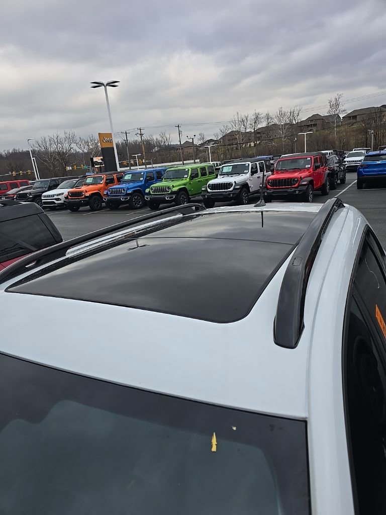 Certified 2022 Jeep Cherokee Limited image 6